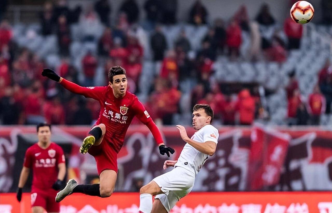 包含上海上港迎战河南嵩山龙门，全力争胜保留榜首位置的词条