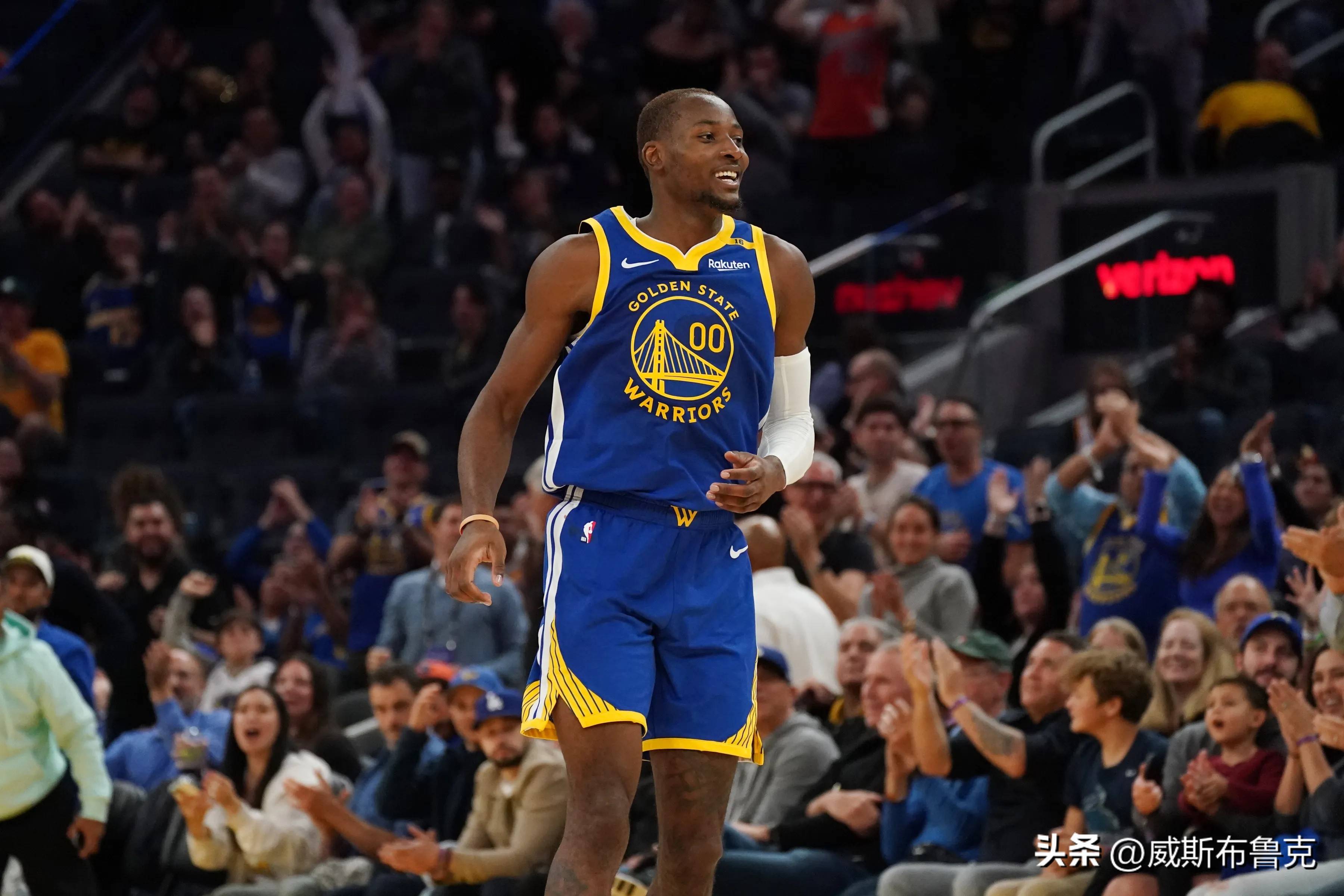 灰熊后卫连续砍分，压哨三分绝杀取胜