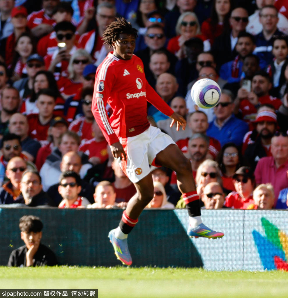 开云体育官网-曼联门将因伤错失关键比赛，球迷心疼