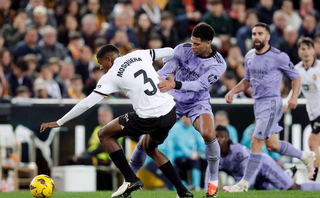 关于皇家社会逆袭战平巴伦西亚，抢夺排名前四的信息