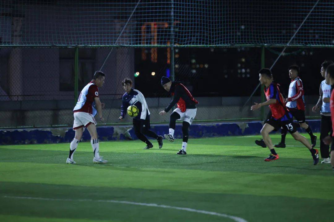 关于精彩纷呈的赛事,足球比赛激情上演的信息 关于精彩纷呈的赛事,足球比赛激情上演的信息