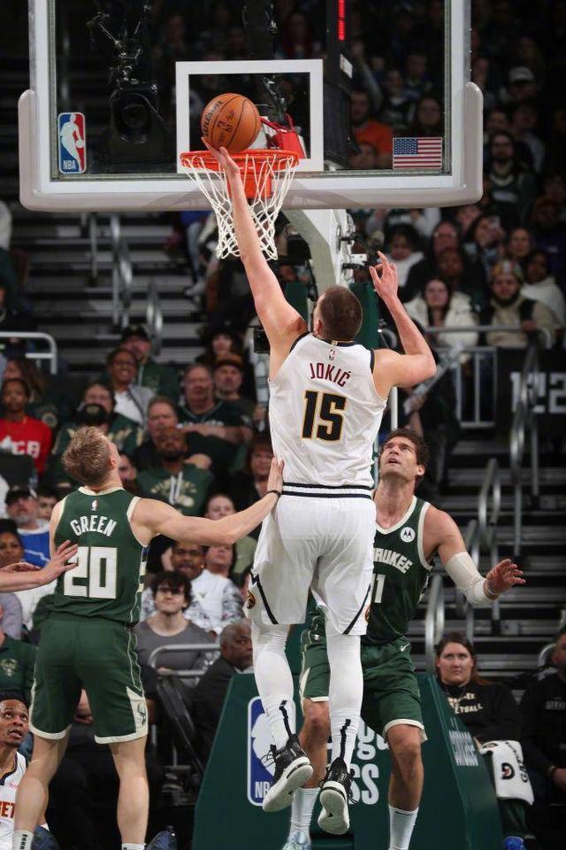 开云APP-雄鹿豪取连胜，字母哥再次独挡一面