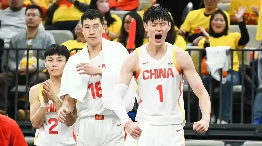 日本击败美国赢得男篮比赛，逆转胜利