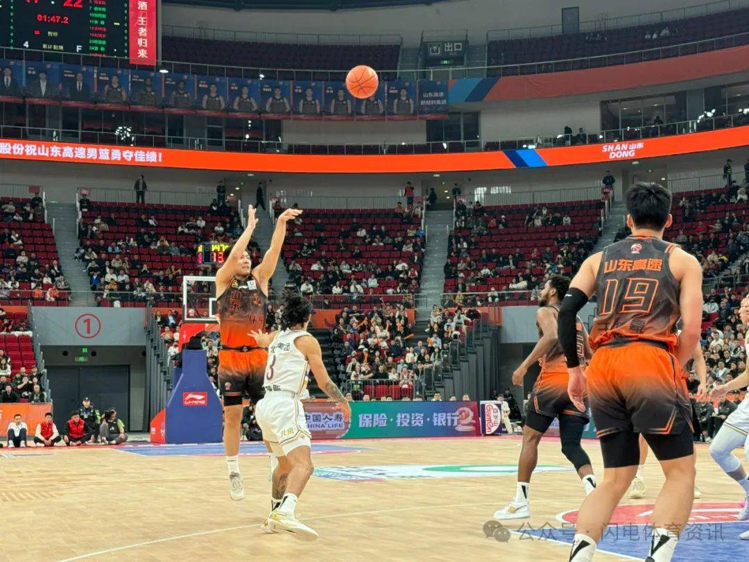 山东男篮客场卫冕,击败江苏队取得开门红 山东男篮客场卫冕,击败江苏队取得开门红