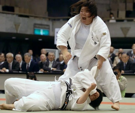 开云体育官方网站-日本柔道选手战胜对手，王者归来的简单介绍