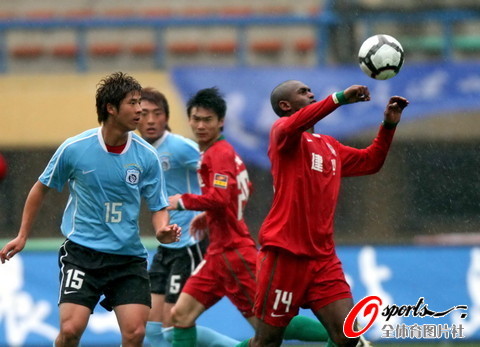 包含大连实德客场遭遇河南建业逆转，遭受连败的词条