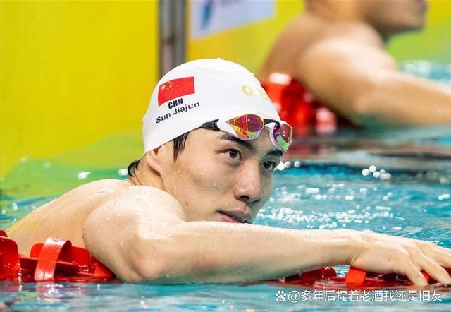 开云体育中国-关于游泳短距蛙泳赛场上搏杀，选手拼尽全力的信息