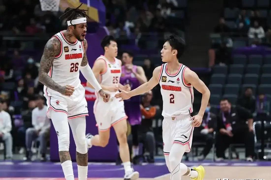 开云体育中国-广州主场连胜,球队整体表现出色