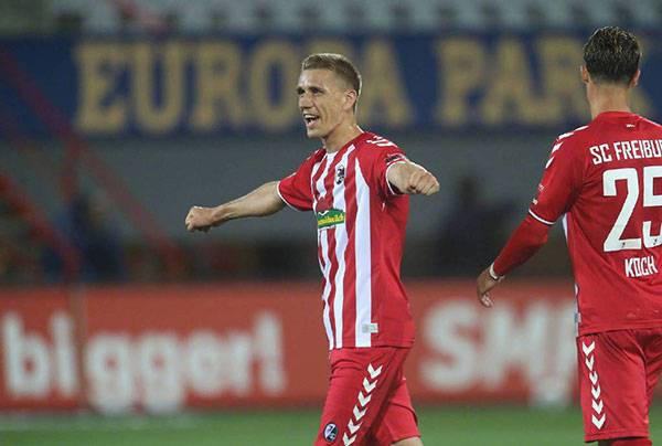 开云下载-弗赖堡客场表现出色，保持领先