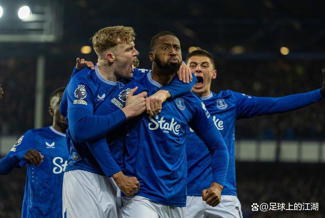 埃弗顿客场大胜西汉姆，球队脱离保级区