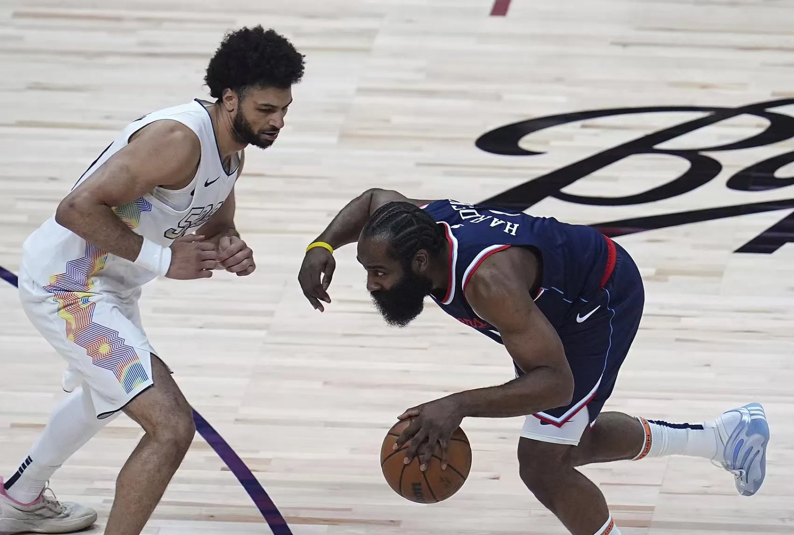 快船主场击败绿军，终结连败