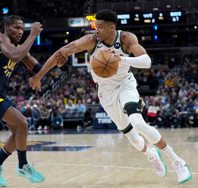 雄鹿击败凯尔特人,字母哥发挥出色 雄鹿击败凯尔特人,字母哥发挥出色