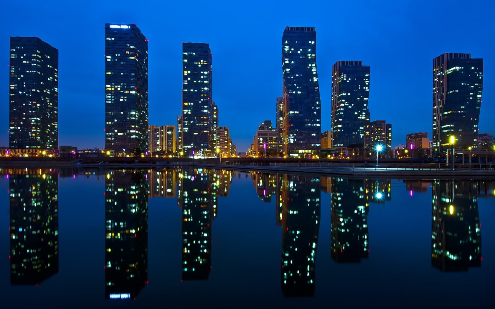 开云体育中国-黑色浪潮席卷克利夫兰，鹈鹕在东决关键战中收割骑士